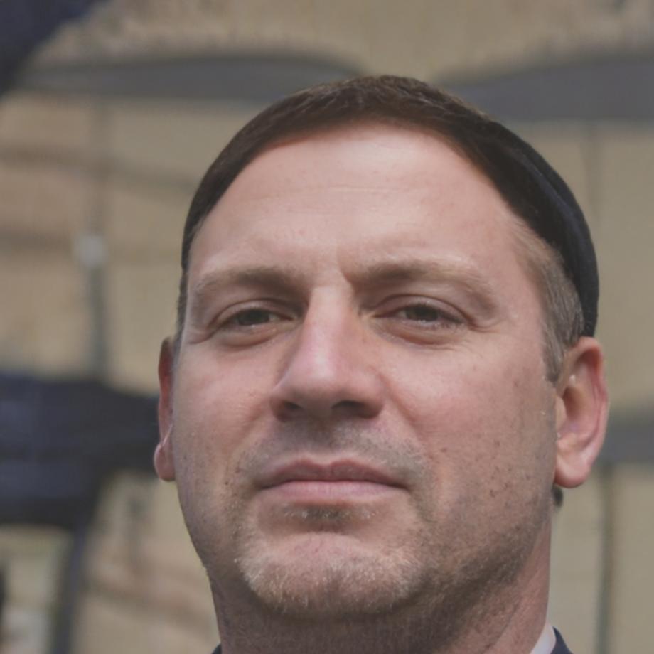 Retrato profesional de Joaquín Mendoza